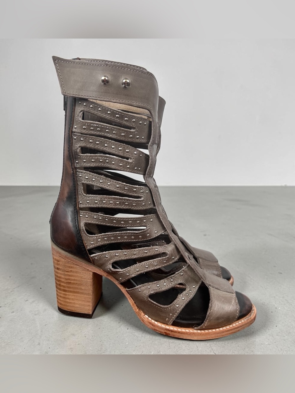 NEW Freebird By Steven Gladiator Sandals  Size 9 Lotus Taupe Leather Block Heel